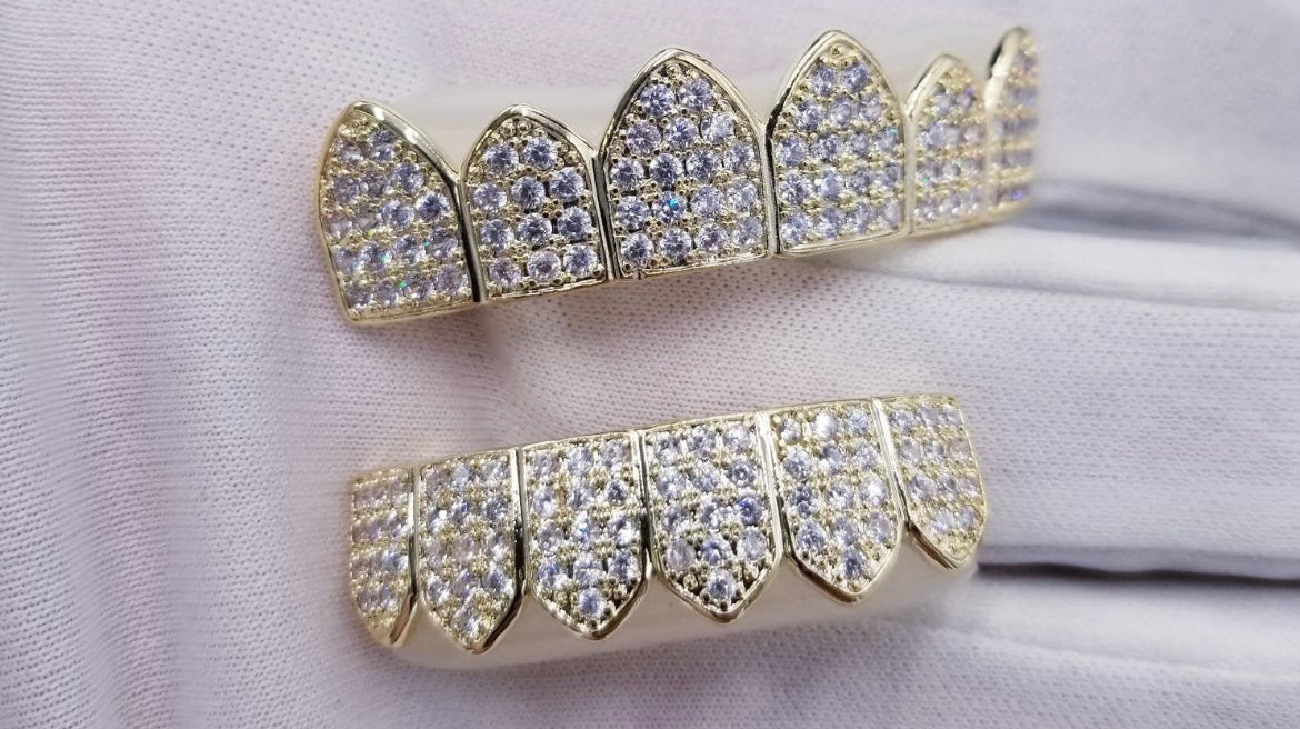 Iced out gold grills (Gold)